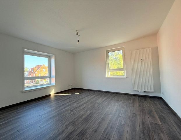 Schicke und renovierte 3-Zimmer-Wohnung in zentraler Lage mit Außenstellplatz! - Foto 1