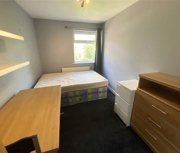 4 bedroom semi-detached house to rent - Photo 5