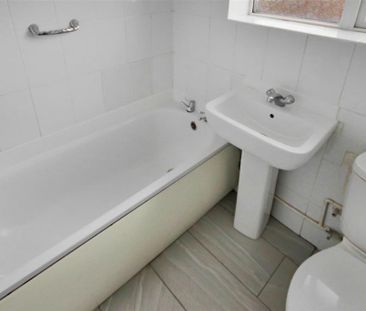 3 bedroom semi-detached bungalow to rent - Photo 3