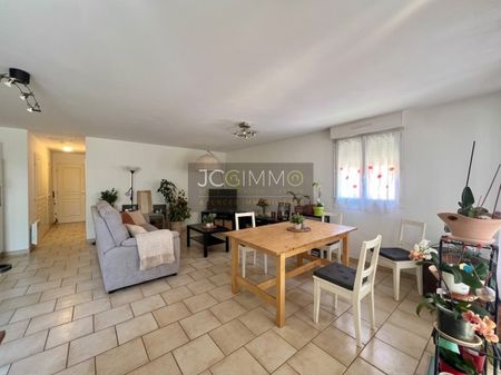 Location Appartement 3 pièces 60m² PUGET VILLE 83390 - Photo 2