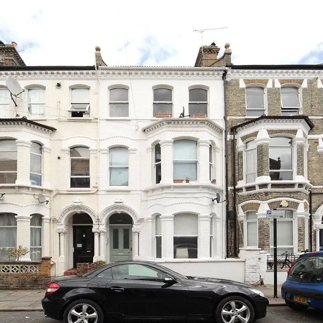 2 bedroom flat in Stockwell - Photo 1