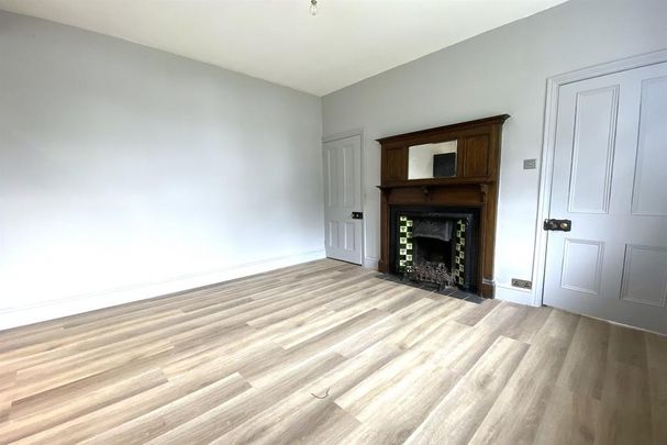 2 bedroom end of terrace house to rent - Photo 1