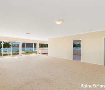 TOP FLOOR APARTMENT IN PRIME POSITION! - Photo 1