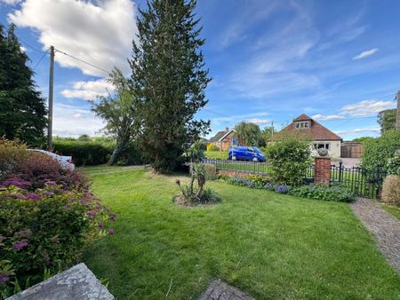 3 bedroom detached house to rent - Photo 2