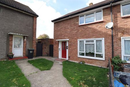 3 bedroom end of terrace house to rent - Photo 3