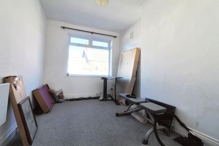 3 bedroom flat to rent - Photo 4