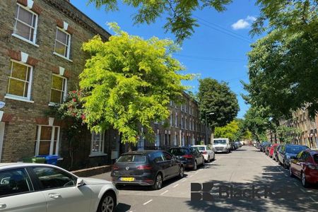 Stylish Georgian town house over three floors, two bathrooms & patio garden - Photo 4