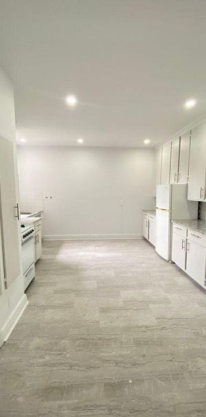 5825 - 5821 CHEMIN COTE ST LUC, Montréal - Photo 1