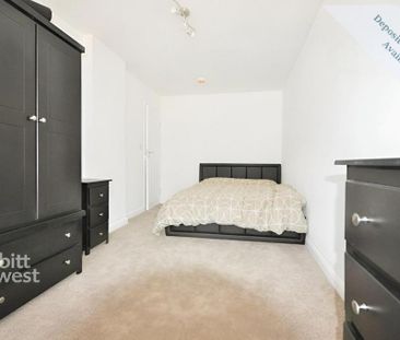 1 bedroom in a house share to rent - Photo 2