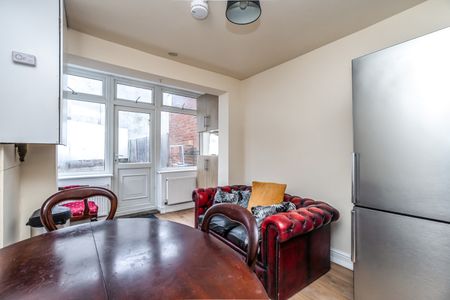 4 Bed Terraced House, Glenwood Road, N15 - Photo 2