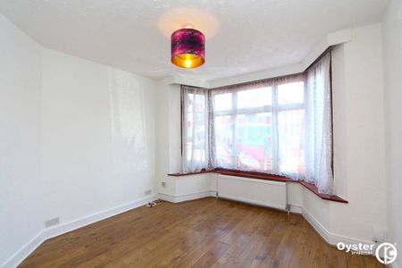 4 bedroom semi-detached house to rent - Photo 4