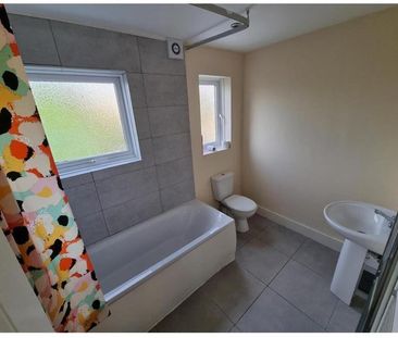 Room in a Shared House, Sellincourt Road, SW17 - Photo 1