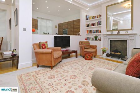 3 bedroom flat to rent - Photo 2