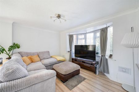 3 bedroom end of terrace house to rent - Photo 2