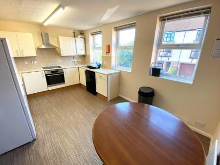 4 bedroom terraced house to rent - Photo 3