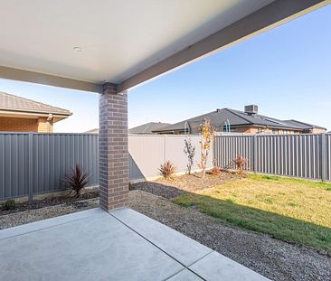 FAMILY HOME IN ALFREDTON GROVE ESTATE - Photo 3