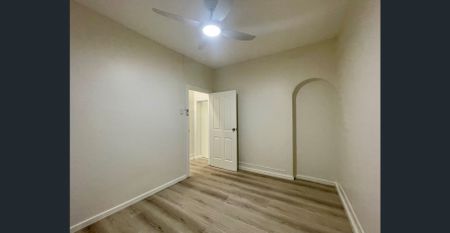 Updated 2 bedroom terrace in a wonderful location - Photo 4