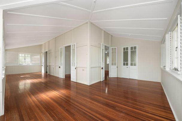 Classic Queenslander with Character in Hyde Park - Photo 1