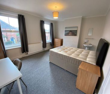 1 bedroom in a house share to rent - Photo 5