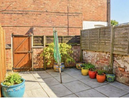 2 bedroom terraced house to rent - Photo 3