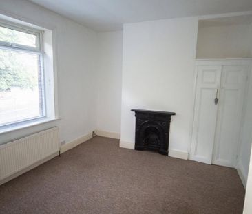 3 bedroom end of terrace house to rent - Photo 3