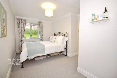 2 bedroom terraced house to rent - Photo 4