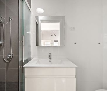 Refined terrace living in a quiet setting - Photo 5
