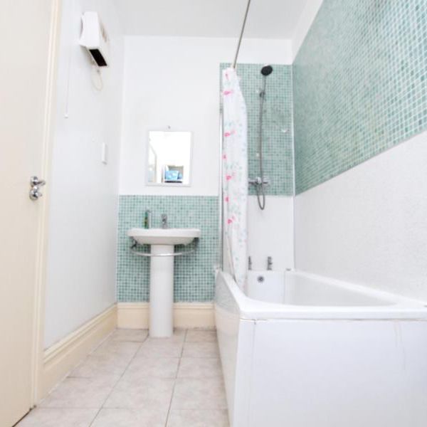 3 bedroom flat to rent - Photo 1