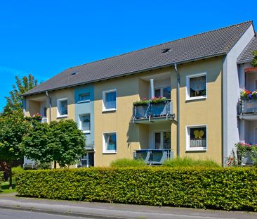 Wohnen in ruhiger Lage! Schöne 3 - Zimmer Wohnung mit neuem Laminat... - Photo 4