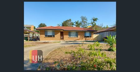 AIR CONDITIONED THREE BEDROOM HOME IN GREAT LOCATION! - Photo 5