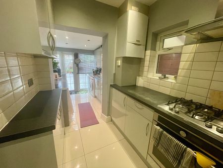 Room in a Shared House, Exeter Road, HA2 - Photo 3