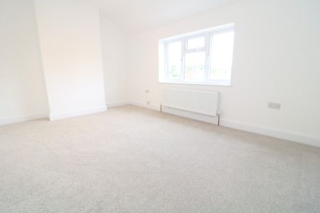 Ashley Road Westcott, Dorking - 3 bedrooms Property for lettings - Seymours - Photo 2