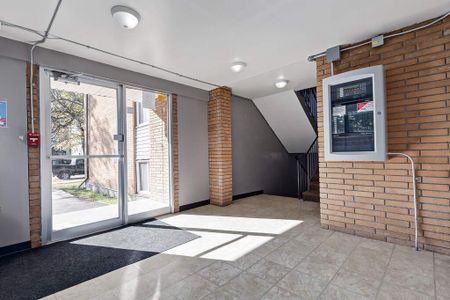 Renovated Suite - 1 Bedroom - Photo 2