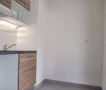 Studio récent avec terrasse proche tramway - Photo 3