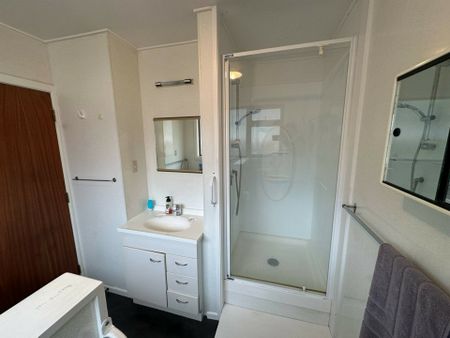 Fully furnished and a fantastic location! - Photo 4