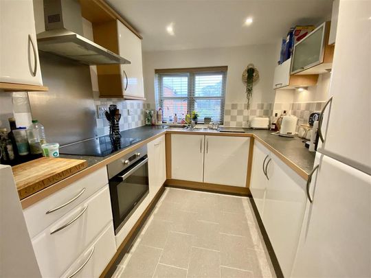 2 bedroom flat to rent - Photo 1