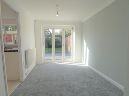 4 bedroom detached house to rent - Photo 2