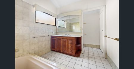 Properly Managed I Spacious Family Home in a Convenient Indooroopilly Location - Photo 5