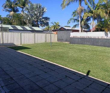 Three bedroom home in great location - Photo 2