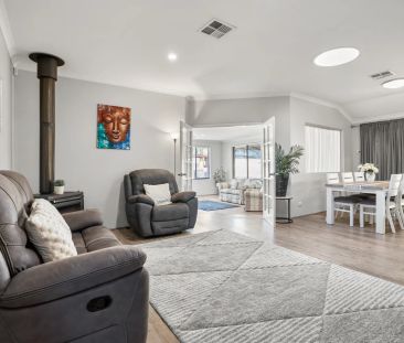 Spacious family home with pool. - Photo 2