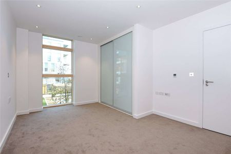 A stunning apartment within a sought after development. - Photo 2