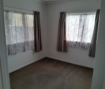 Spacious Home in Jellicoe Rd Manurewa! - Photo 3