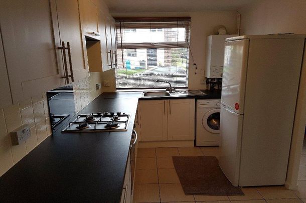 3 bedroom end of terrace house to rent - Photo 1