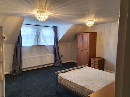 2 Bed Flat, Balham High Road, SW12 - Photo 5