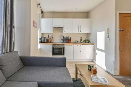 Kingscourt Road, Streatham Hill, SW16 - Photo 2