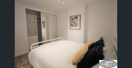 Fully Furnished Large 1 Bedroom Apartment with City View in Sydney CBD - Photo 2