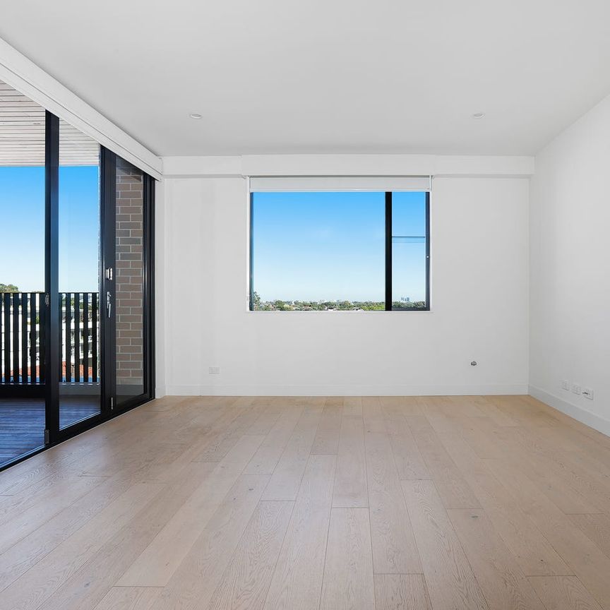 Contemporary Living Meets Serenity - Photo 1