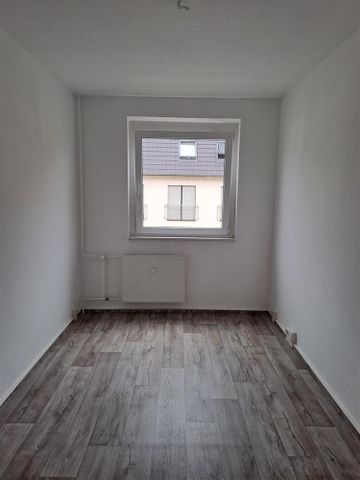 Schöne 3 Raum Wohnung in der Bitterfelder Innenstadt - Photo 2