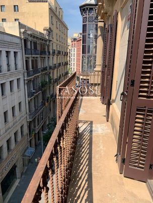 107m² Flat to rent in El Raval, Barcelona with terrace - Photo 1