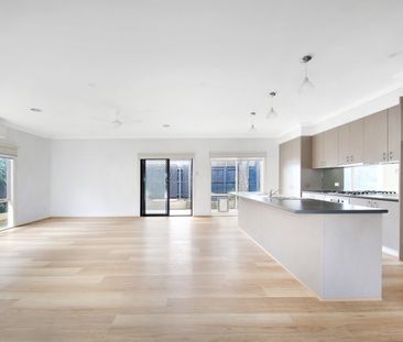 52A Tucker Rd, Bentleigh VIC 3204 - House For Rent | Domain - Photo 1